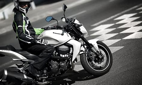 Motorcycle specifications, reviews, roadtest, photos, videos and comments on all motorcycles. KAWASAKI Z750 specs - 2005, 2006, 2007, 2008, 2009, 2010 ...