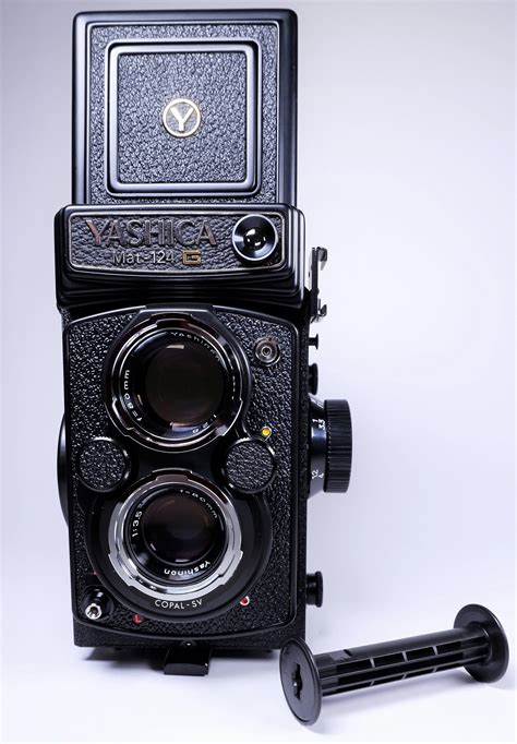 Vintage Yashica Mat 124g Twin Lens Reflex Tlr Medium Format Camera