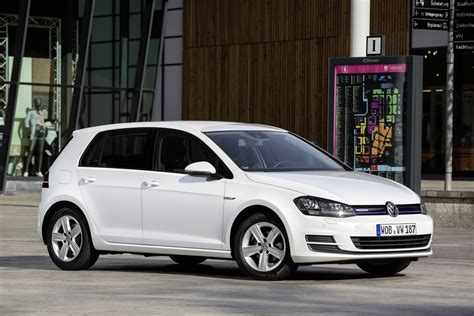 The golf knows how to carry itself, as well as your things. Volkswagen Golf 1.0 TSI BlueMotion Debuts With 3-Cylinder ...