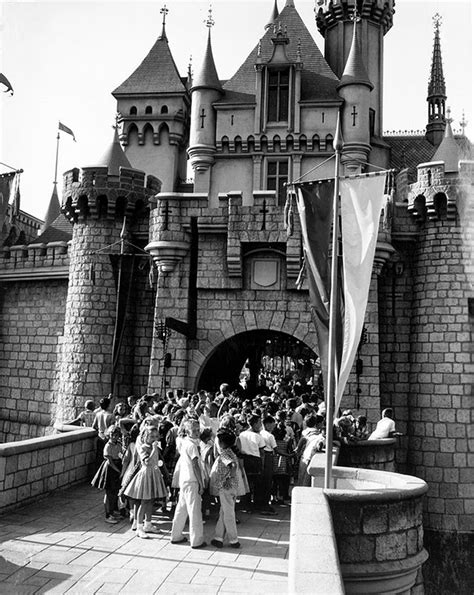 Pictures Of Disneyland In Opening Day July 17 1955 ~ Vintage Everyday