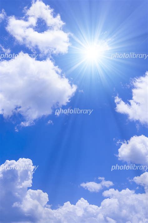 太陽炉（たいようろ、solar furnace /solar thermal collector）は、レンズや反射鏡などを用いて太陽光を集光し、高温を作り出す装置である。 レンズで屈折させて集光する方式と、反射板または反射鏡で反射させて集光する方式がある。 青空と太陽 写真素材  5651618  - フォトライブラリー photolibrary