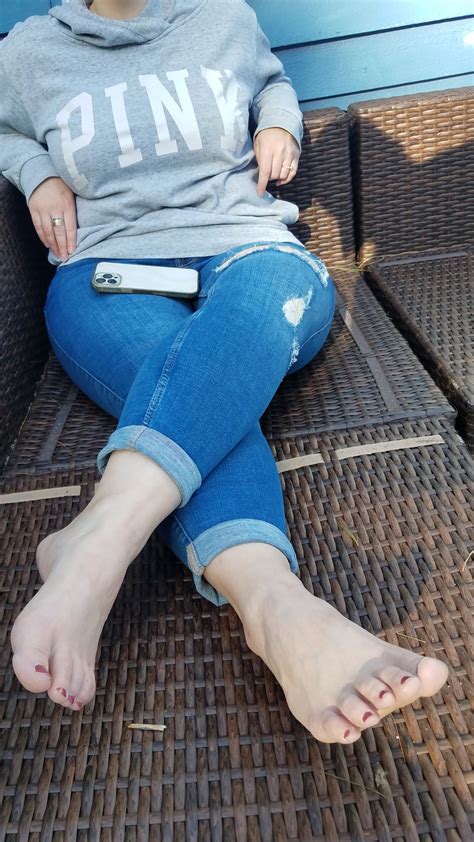 candid homemade and all original pics — my pretty wifes beautiful legs feet and booty