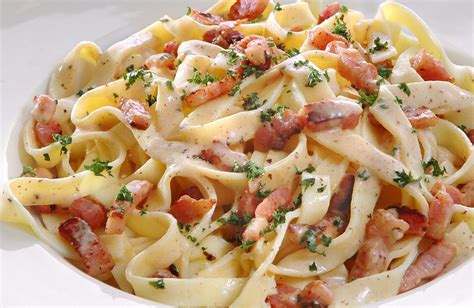 Combine that bacon goodness with the richness of a creamy, garlicky alfredo sauce and you have a chicken carbonara pasta dish that is almost too good to be believed. Chicken Carbonara Recipes | SparkRecipes