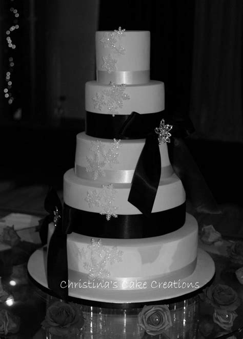 Winter Wedding Cake Decorated Cake By Christinascakes Cakesdecor