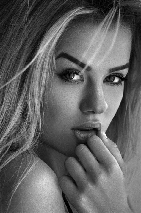 Pin By Kumar On Closeups Of Beautiful Women Portrait Photography Poses Black And White