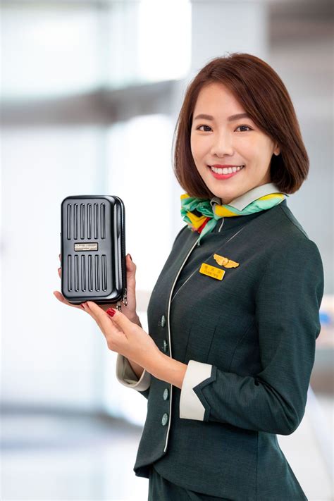 See more of eva airways corp. 長榮RIMOWA過夜包掰!11/15起Ferragamo接棒 全新款式曝光 | ETtoday生活 | ETtoday新聞雲