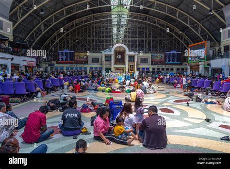 Bangkok Thailand April 14 2019 Passengers Waiting Inside The Hua