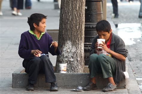 Niños De La Calle Ganan Hasta 300 Pesos Dif Mun La Voz De Querétaro