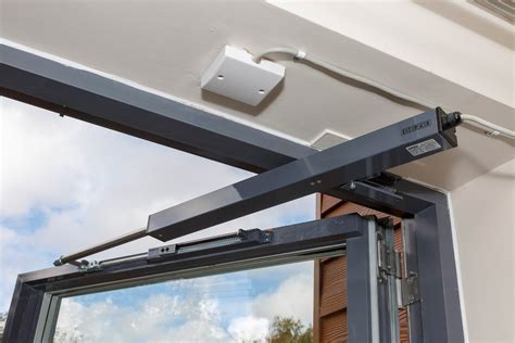 Automatic Window Openers For Smoke Ventilation System Geze Uk Esi