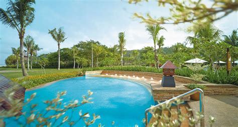 Whether your preference is to relax poolside with cocktail in hand, immerse yourself with nature, or to perfect your golf swing, the resort has an activity to cater to for you. shangri la rasa ria - The Healthy Holiday Company