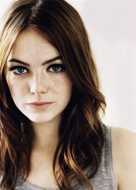 21 Celebrities With Green Eyes Brown Hair And Freckles