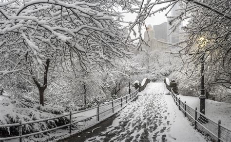 Gapstow Bridge Central Park New York City During Snow Storm Stock