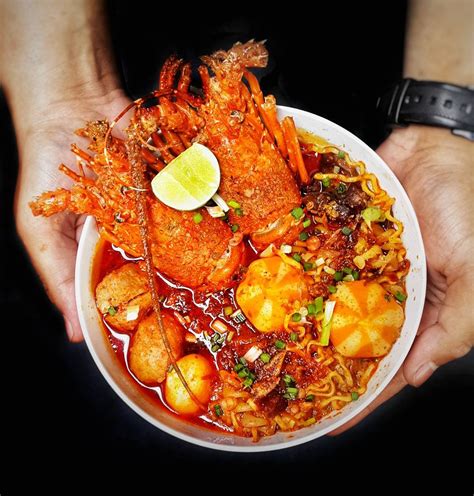 Jajanan populer yang berasal dari bandung ini banyak banget penggemarnya. Seblak Lobster di Surabaya Ini Enak Banget, Murah Lho!