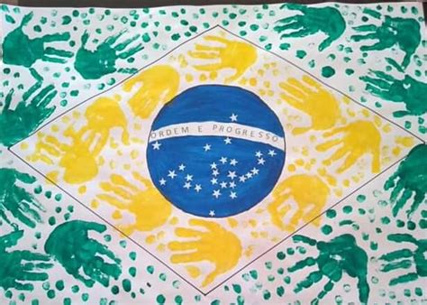 Profª Ivani Ferreira Artes Bandeira do Brasil Carimbando com as mãos