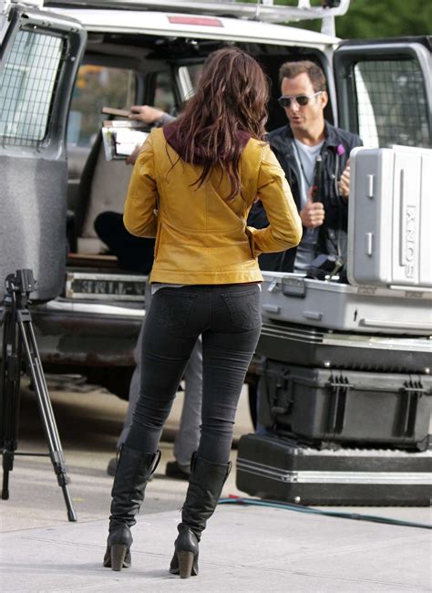 Megan Fox In Tight Jeans On The Set Of Tmnt 05 Gotceleb