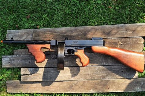 Non Firing Denix Replica M1928 Thompson Submachine Gun Gangster