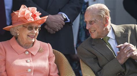 The Real Reason Youll Never See Queen Elizabeth And Prince Philip Hold