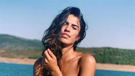 Sof A Suescun Vuelve A Desafiar La Censura De Instagram Con Un Desnudo Integral En El Mar
