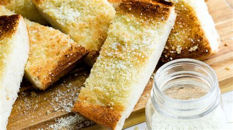 I use garlic bread sprinkle instead of garlic powder and also sprinkle a little italian seasoning or oregano on top and parmesan cheese. Garlic Bread Sprinkle | Recipe in 2020 | Sweet dinner ...