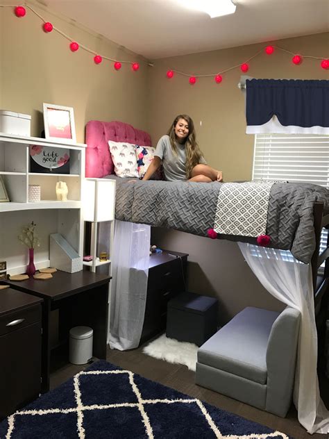 20 Female Dorm Room Ideas
