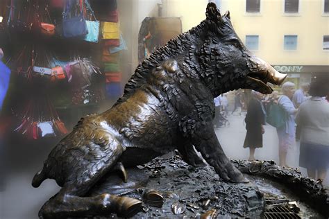 The first 30 orders will. Il "Porcellino" di bronzo...