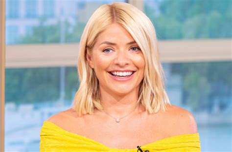 The latest updates and gossip linked from 1000s of websites from around the world. 'That body did an amazing thing' Holly Willoughby opens up ...