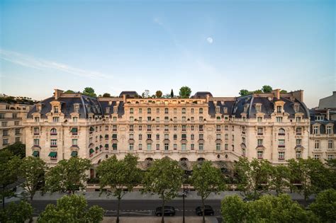 le magnifique palace the peninsula rouvre ses portes rénové et avec de nouvelles offres à paris
