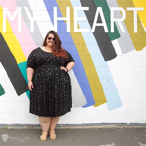 New Zealand Plus Size Blogger Meagan Kerr Wears 17 Sundays Arrow Print