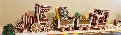 Gingerbread train | Gingerbread train, Gingerbread, Gingerbread house