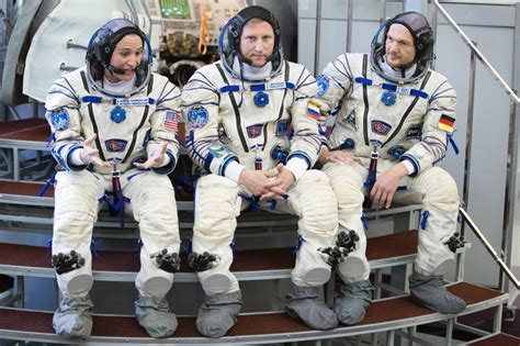Eine personensuche mit bild ist einfach und schnell gemacht. Astro-Alex fliegt als Kommandant in spe zur ISS - BMK INFOTHEK