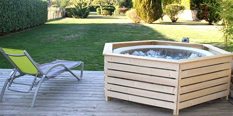 Protégez Et Décorez Votre Spa Gonflable Avec Un Habillage En Bois