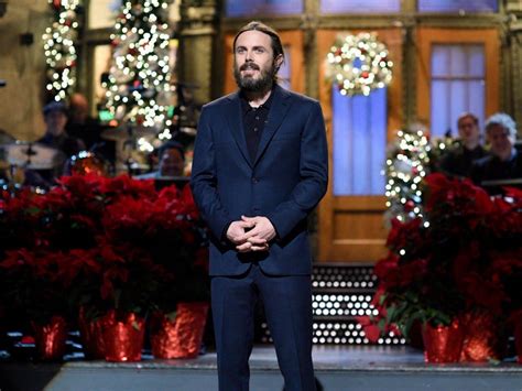 How Snl Transitions Between Scenes In Just Minutes Video Saturday Night Live Casey Affleck