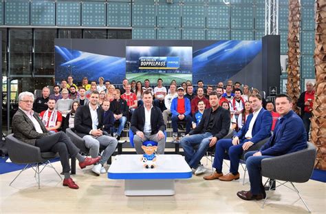 Dominik martinovic und jesper verlaat (mp3; Doppelpass: Fans stürmen aus Protest TV-Sendung - Fußball ...