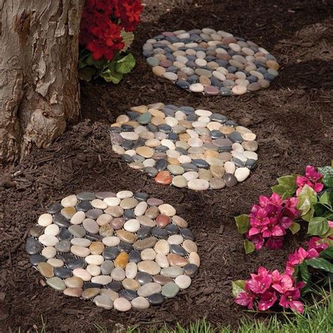 10 Decorative Garden Stepping Stone Ideas To Beautify Your Garden
