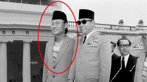 Manipulasi Foto Bersama Presiden Sukarno Hitam Putih Dengan Photoshop