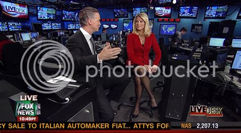Tv Anchor Babes A Hot Leggy Martha Maccallum On The Fox Live Desk