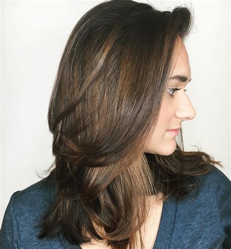 50 Best Medium Length Haircuts For Thick Hair To Try In