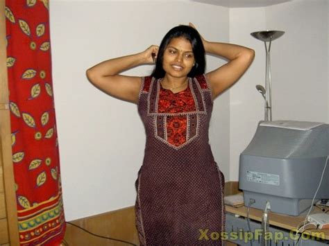Desi Wives Nude Collections