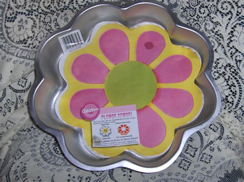 Wilton Flower Power Cake Pan With Insert And Booklet Retired Bakeware