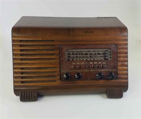 1940s Philco am/fm radio wood deco - Hangar 19 Prop Rentals