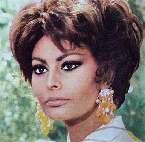 Una italoamericana amante del cine se inspira y motiva con la vida y la obra de su gran ídolo: Pin by Glen Lewis on Sophia loren in 2021 | Sophia loren, Sophia, Actresses