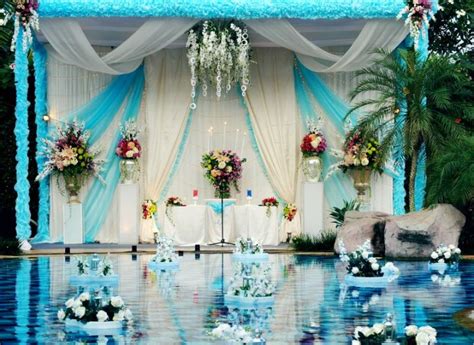 Background undangan pernikahan kosong tak jadi soal jika anda ingin menampilkan kesan sederhana dengan memfokuskan desain pada font dan aksen geometri. Dekorasi Pelaminan Biru Pink - Desain Pernikahan