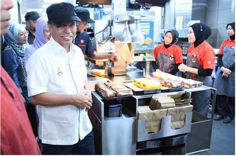 Pilih bahasa, sama ada bahasa malaysia, mandarin atau english. Perasmian Pembukaan McDonald's Cawangan Semporna, Sabah