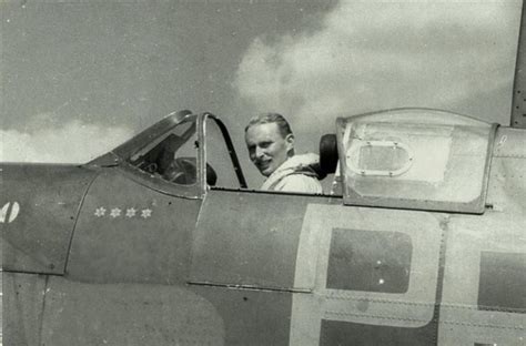 Spitfire Pilots And Aircraft Database Fl Frank J Howell Raf