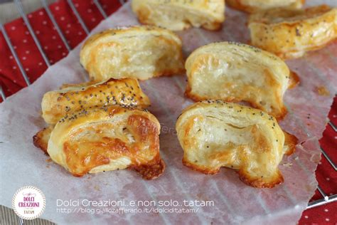 Facile, veloce e aggiungerei anche geniale. Rustici veloci al formaggio, velocissimi e con soli 4 ...