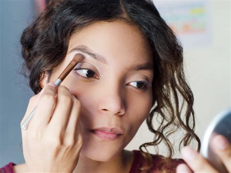 Makeup Artist Draws Eyebrows On Her Cheeks Mugeek Vidalondon