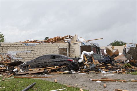 Easter Storms Sweep Southern Us Killing At Least 6 In Mississippi