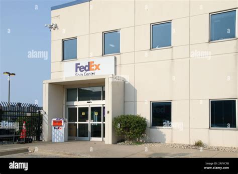 FedEx Ship Center in Chicago Stock Photo - Alamy