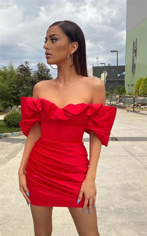 Red Off Shoulder Mini Cocktail Dresses Ruffles Satin Column Sexy Clubbing Dress Ruched Above