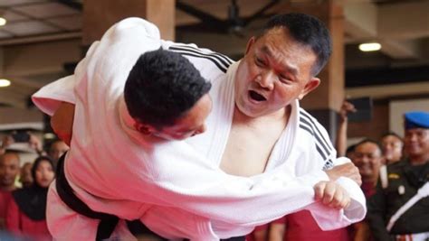 Momen Jenderal Dudung Banting Lawan Dengan Teknik Bela Diri Judo
